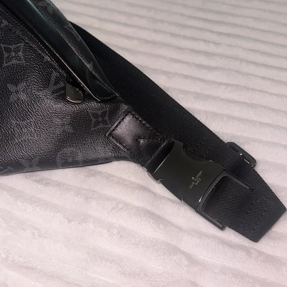 Louis Vuitton Discovery Bumbag PM - Picture 4 of 10